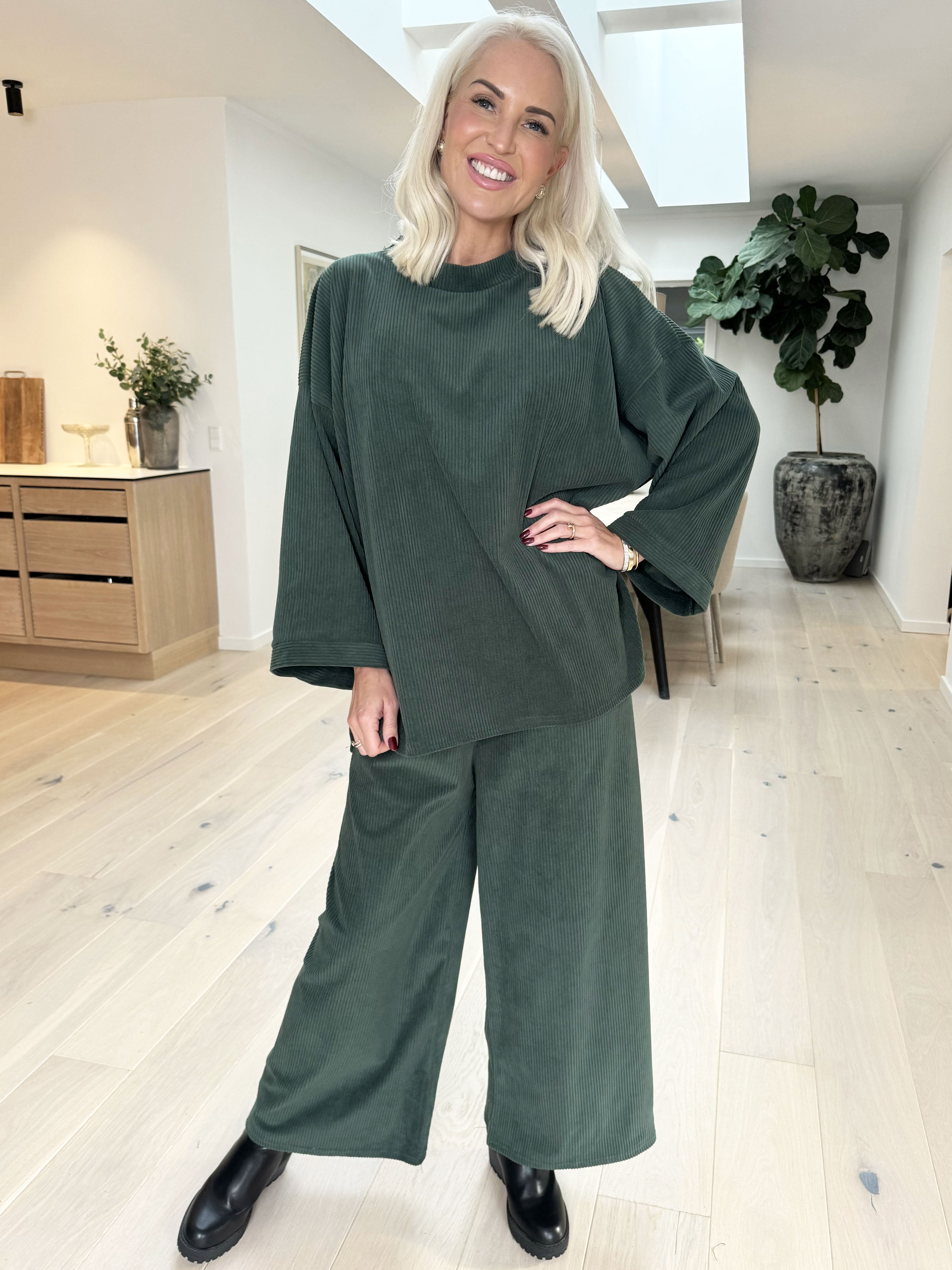 Brianne - Oversized set med ribbat tyg